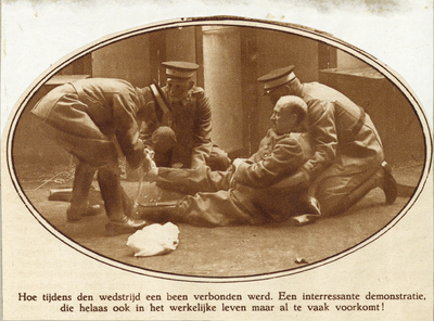 99028 Afbeelding van een onderdeel van de nationale wedstrijden E.H.B.O. en transport van gewonden die de Utrechtse ...